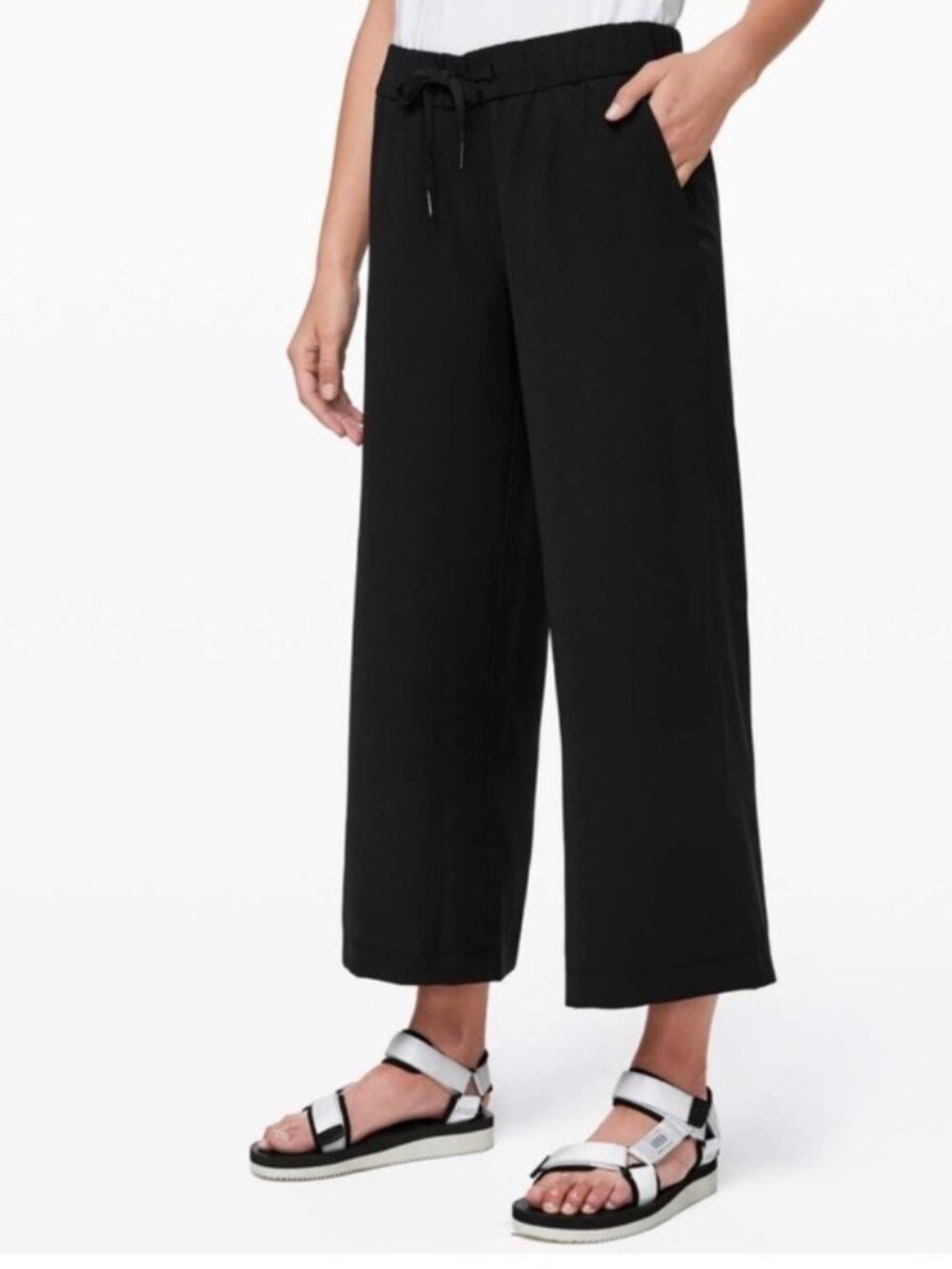 Lululemon Pants Women’s 14 Black On the Fly Wide Leg 7/8 Crop Woven Drawstring
